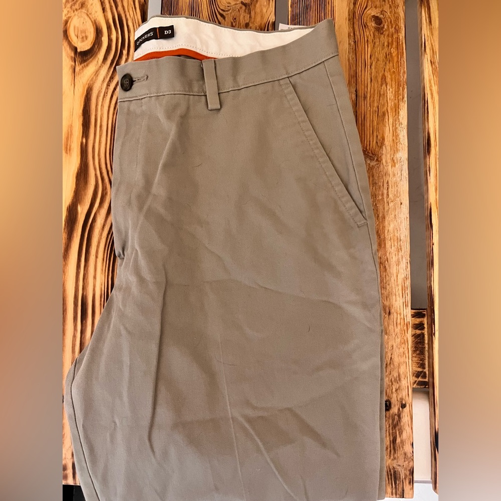 Men’s business casual khaki pants